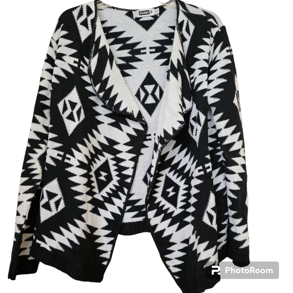 Studio 8 Women's Black And White Aztec Print Open Front Cardigan, Size S
